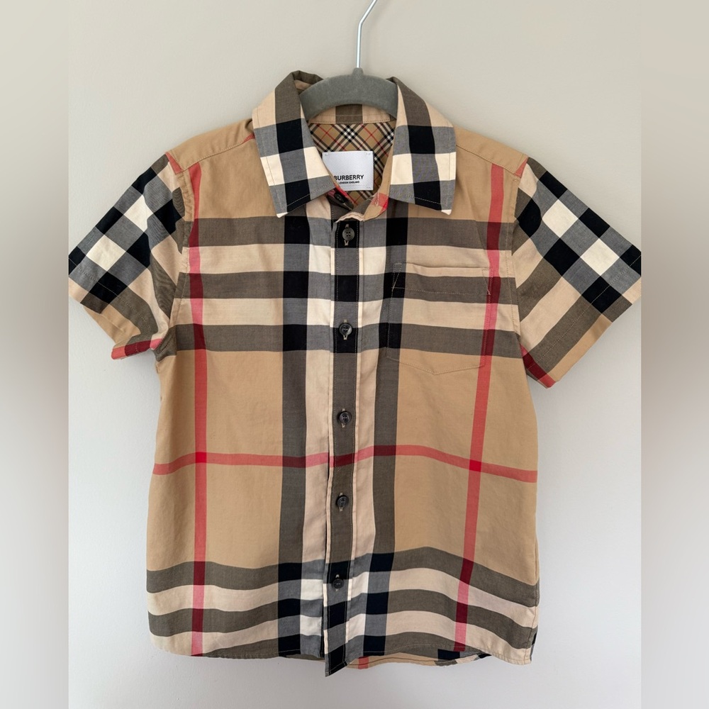 Burberry boys size 6 short sleeve button up shirt, EUC,no stains/blemishes